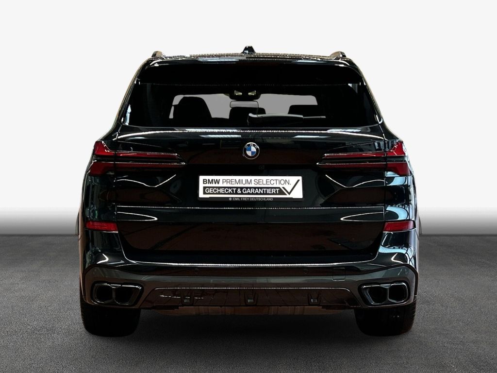 BMW X5 M60 2024 г. Чёрный, пробег 45106 км