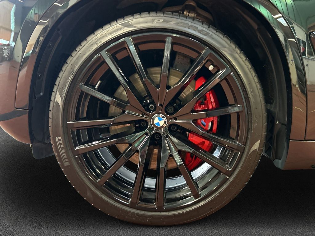 BMW X5 M60 2024 г. Чёрный, пробег 45106 км