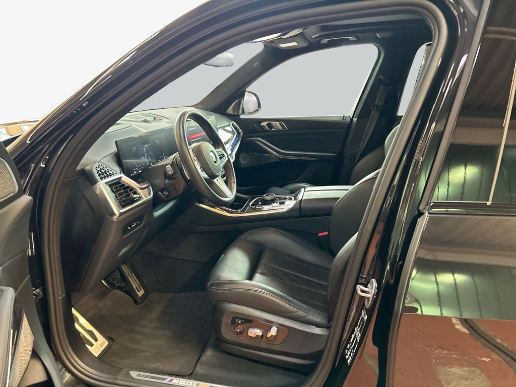 BMW X5 M60 2024 г. Чёрный, пробег 45106 км