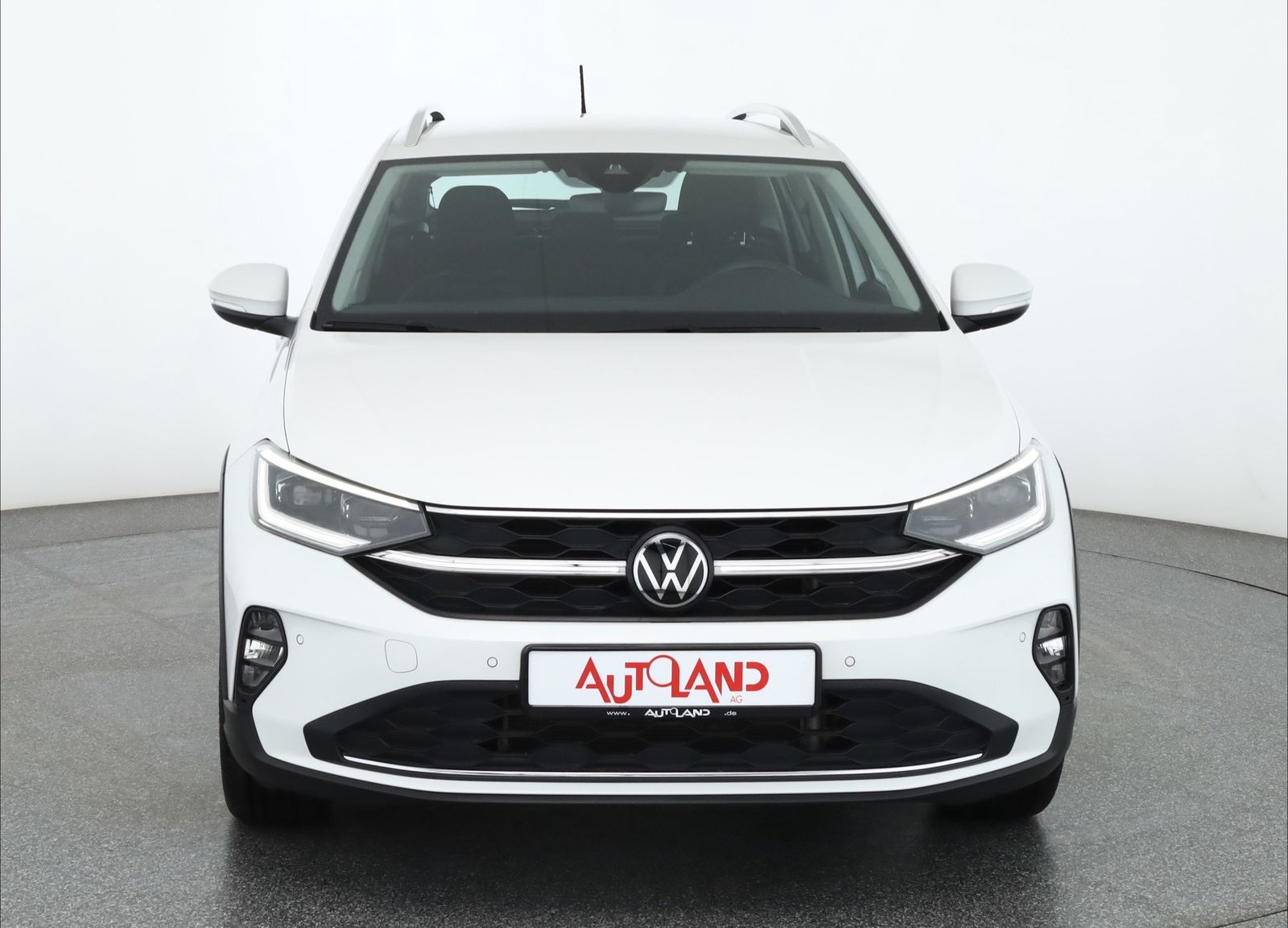 Volkswagen Taigo 2023 г. Белый, пробег 31993 км