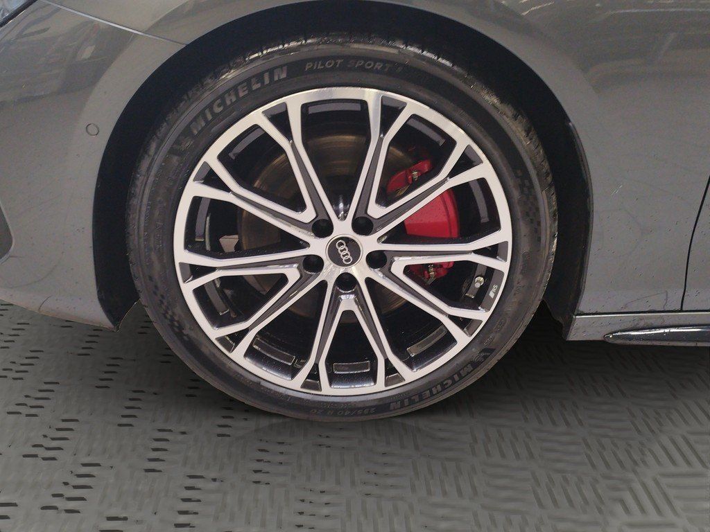 Audi A6 2025 г. Серый, пробег 21000 км