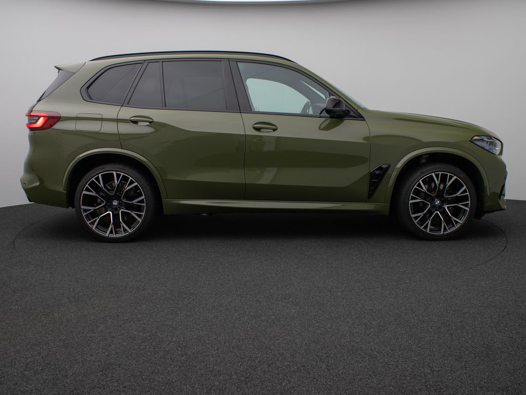 BMW X5 M 2022 г. Зелёный, пробег 55479 км