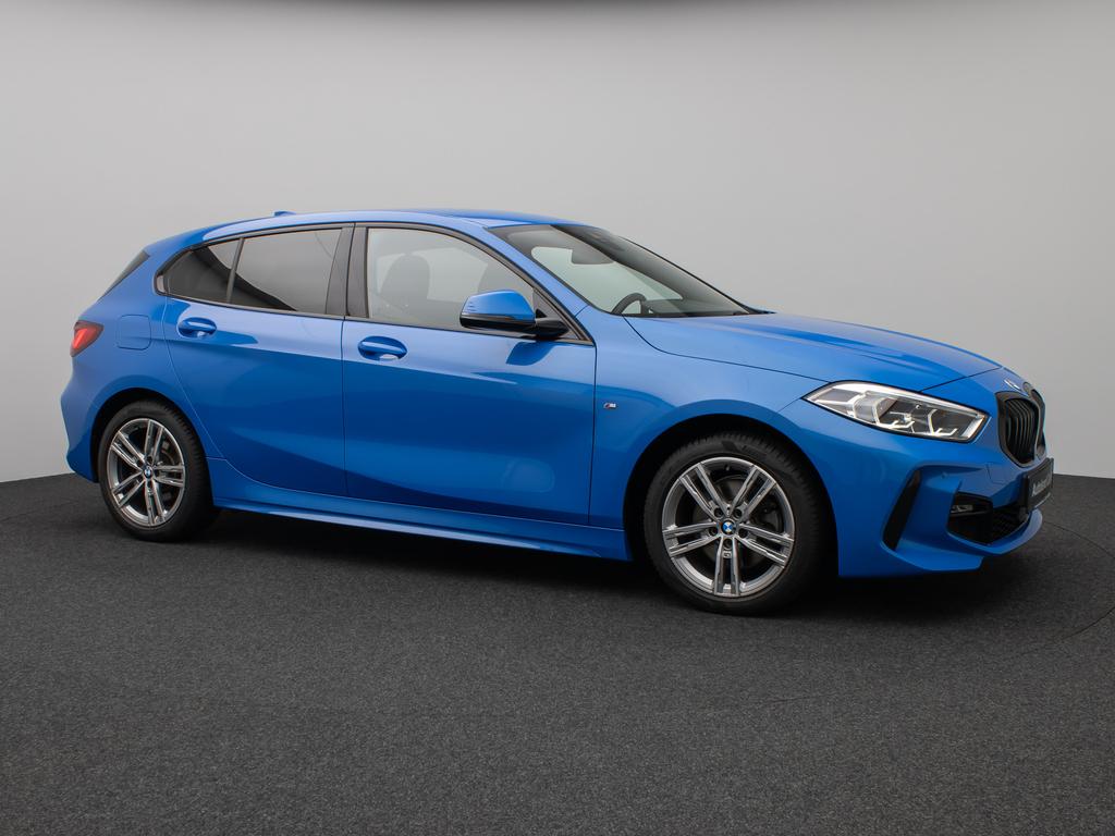 BMW 118 2023 г. Синий, пробег 28749 км