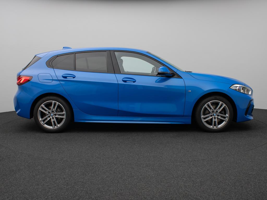 BMW 118 2023 г. Синий, пробег 28749 км