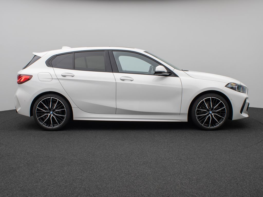 BMW 120 2022 г. Белый, пробег 31789 км