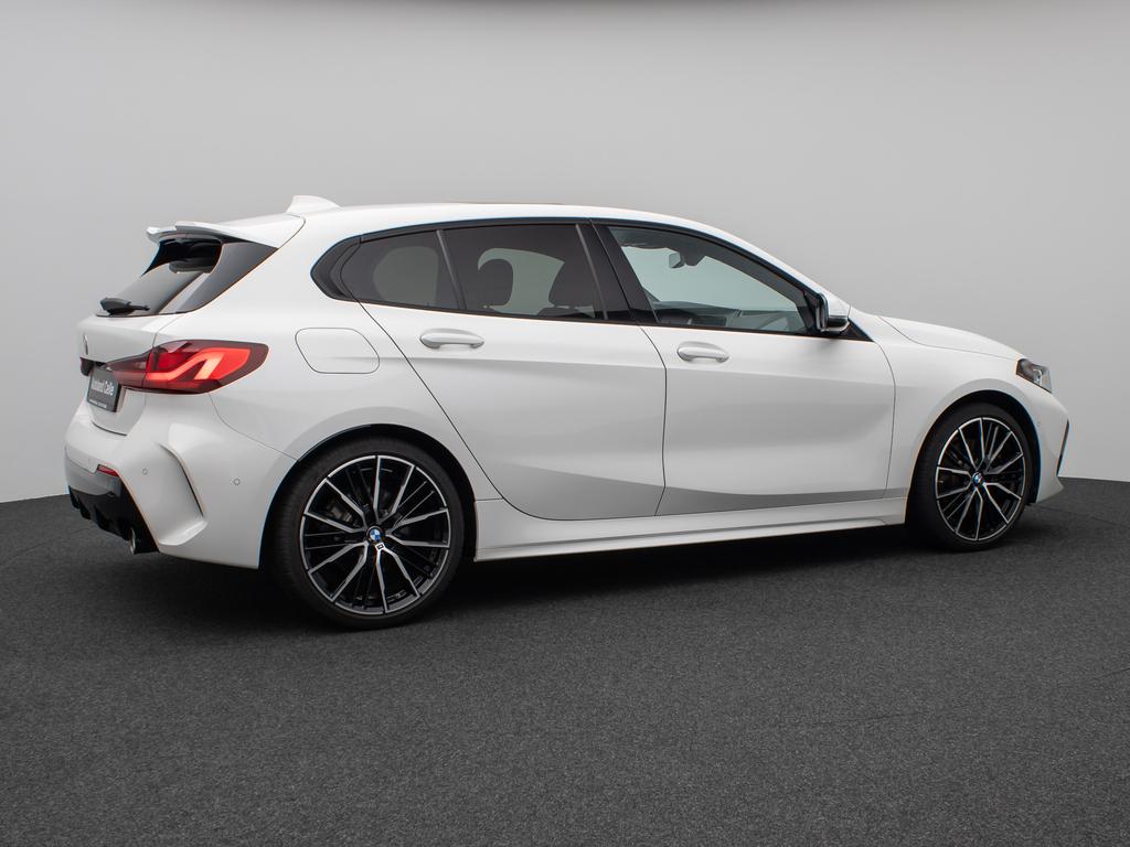 BMW 120 2022 г. Белый, пробег 31789 км