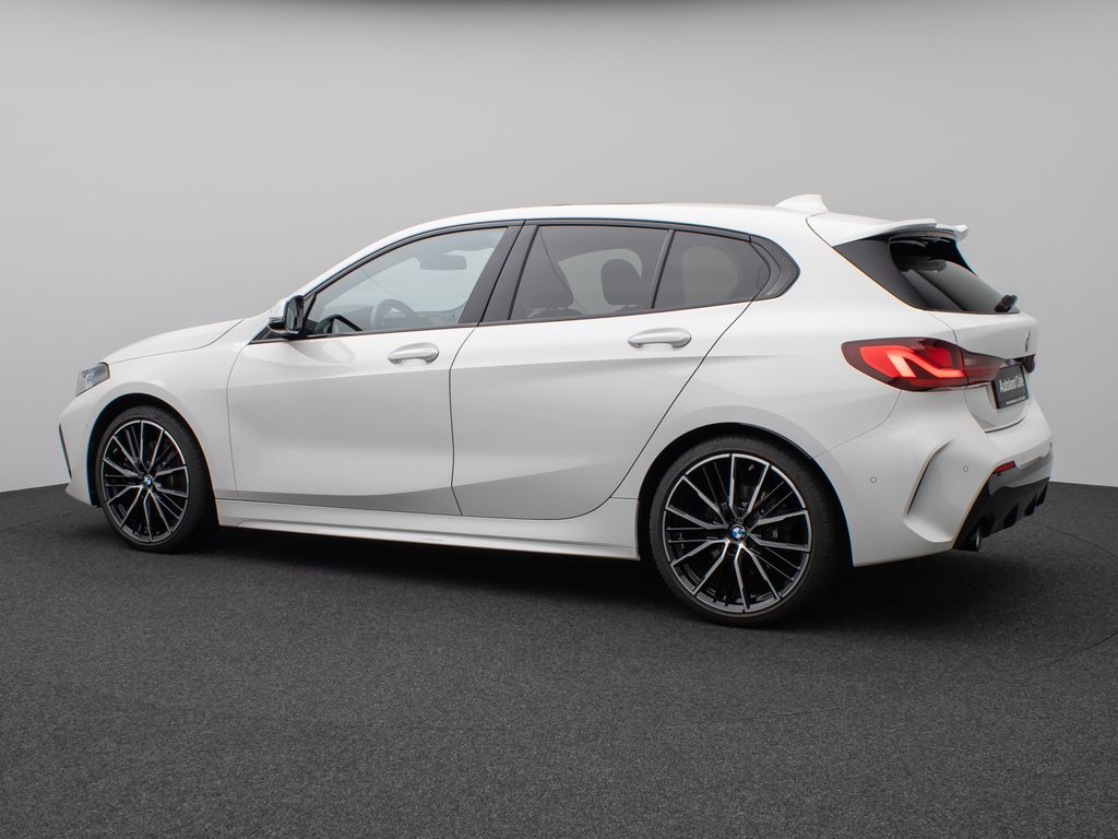 BMW 120 2022 г. Белый, пробег 31789 км