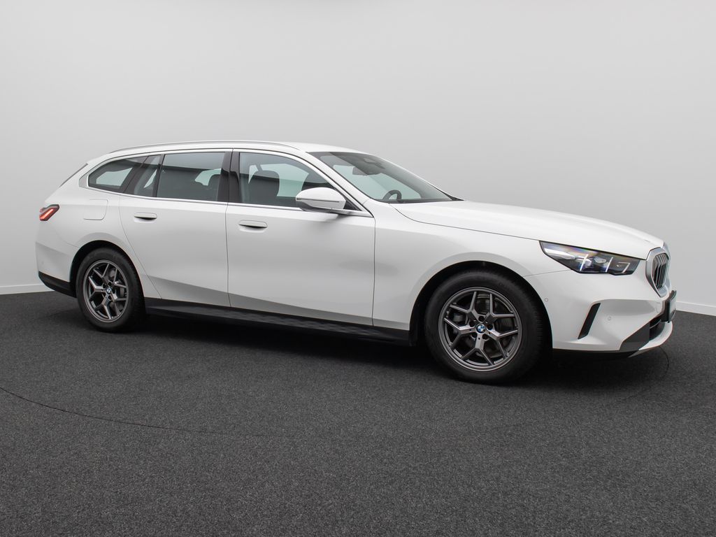BMW 520 2024 г. Белый, пробег 23994 км