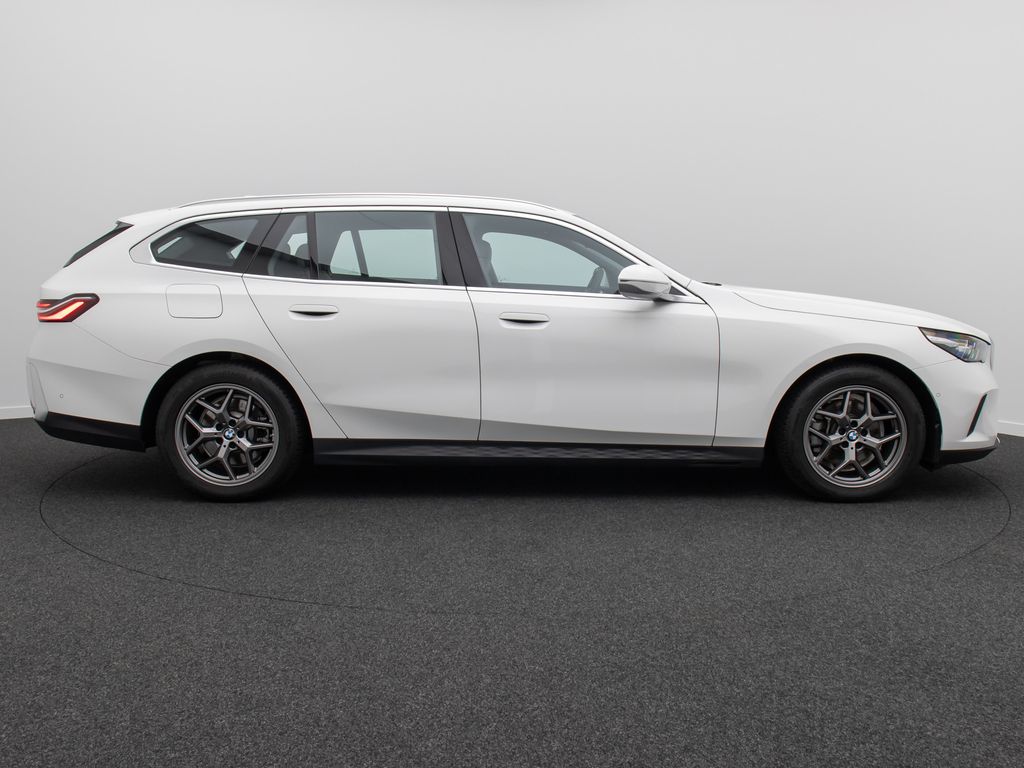 BMW 520 2024 г. Белый, пробег 23994 км