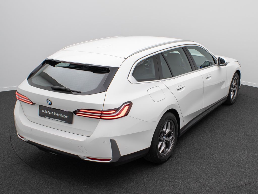 BMW 520 2024 г. Белый, пробег 23994 км