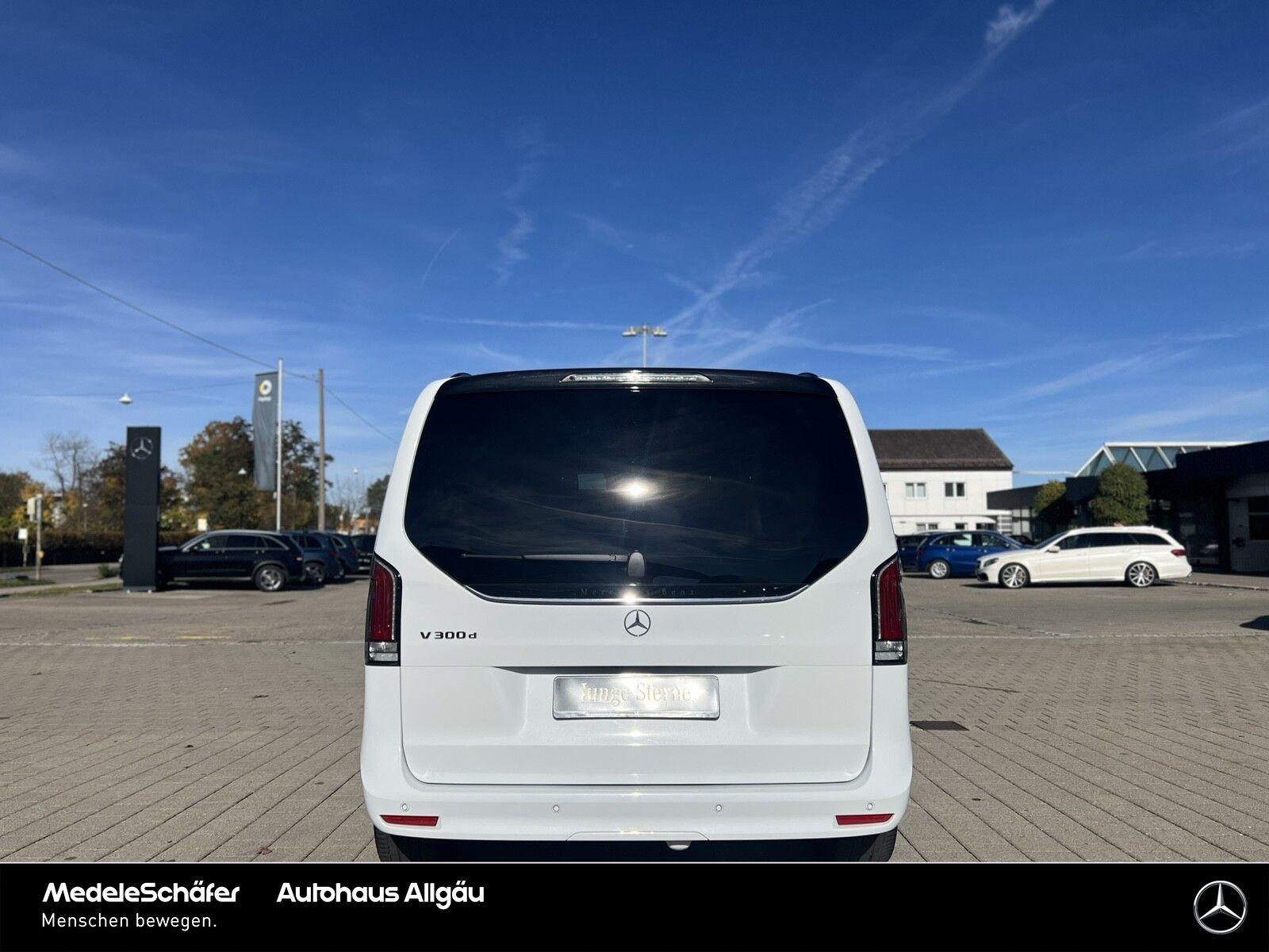 Mercedes-Benz V 300 2025 г. Белый, пробег 30800 км