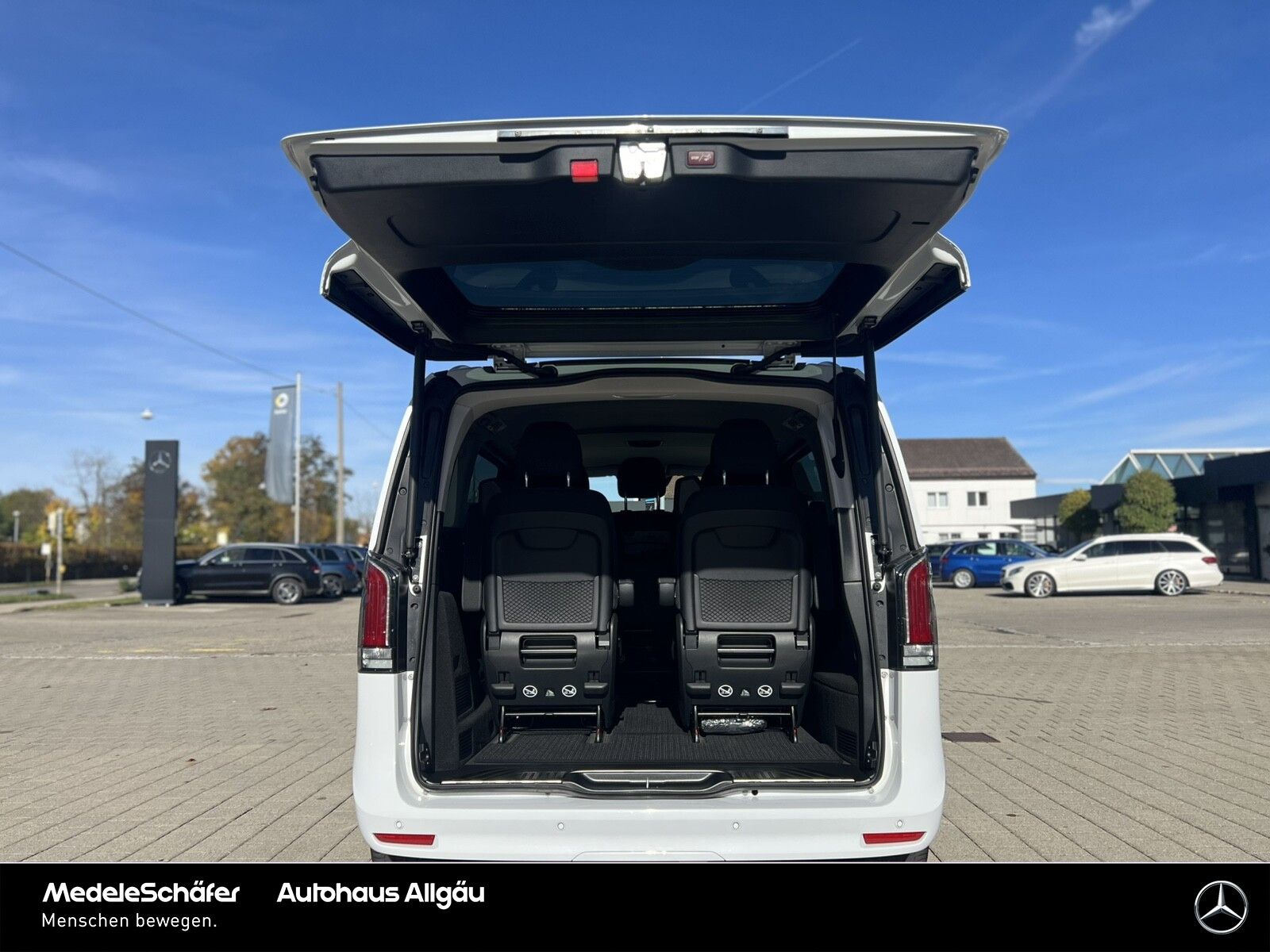 Mercedes-Benz V 300 2025 г. Белый, пробег 30800 км