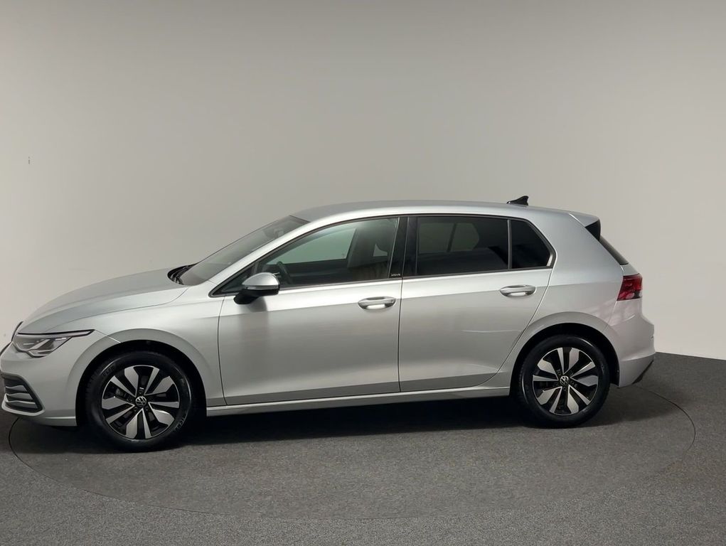 Volkswagen Golf 2023 г. Серебристый, пробег 29363 км