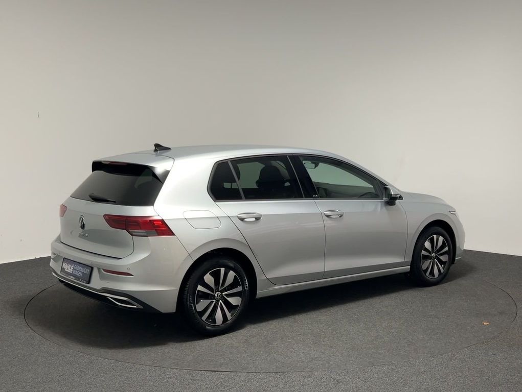 Volkswagen Golf 2023 г. Серебристый, пробег 29363 км