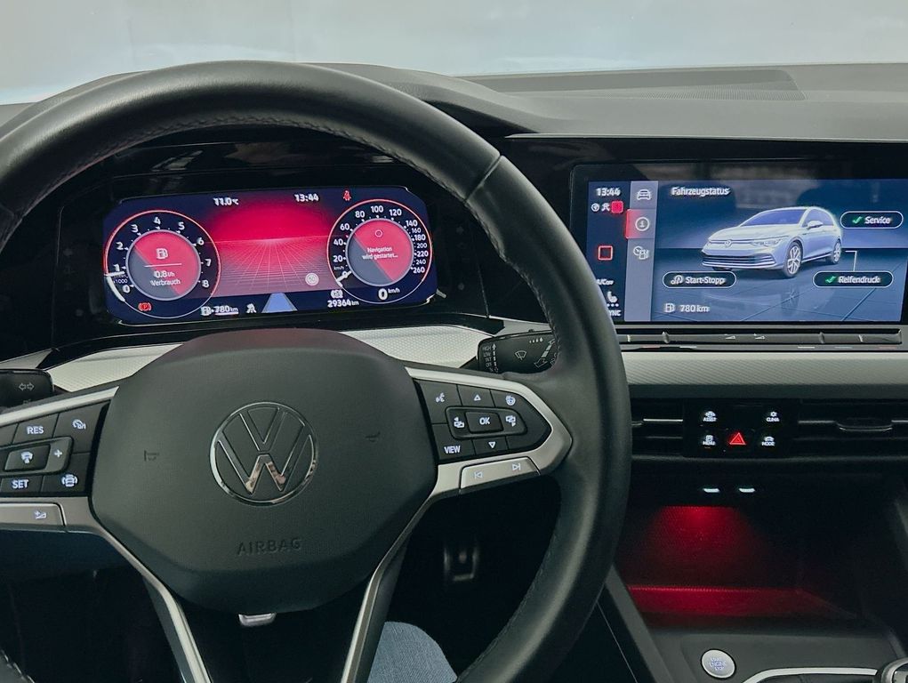 Volkswagen Golf 2023 г. Серебристый, пробег 29363 км