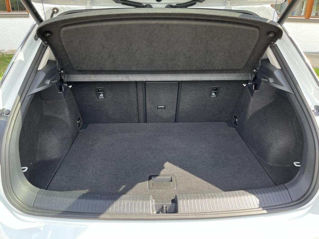 Volkswagen T-Roc 2022 г. Белый, пробег 54900 км