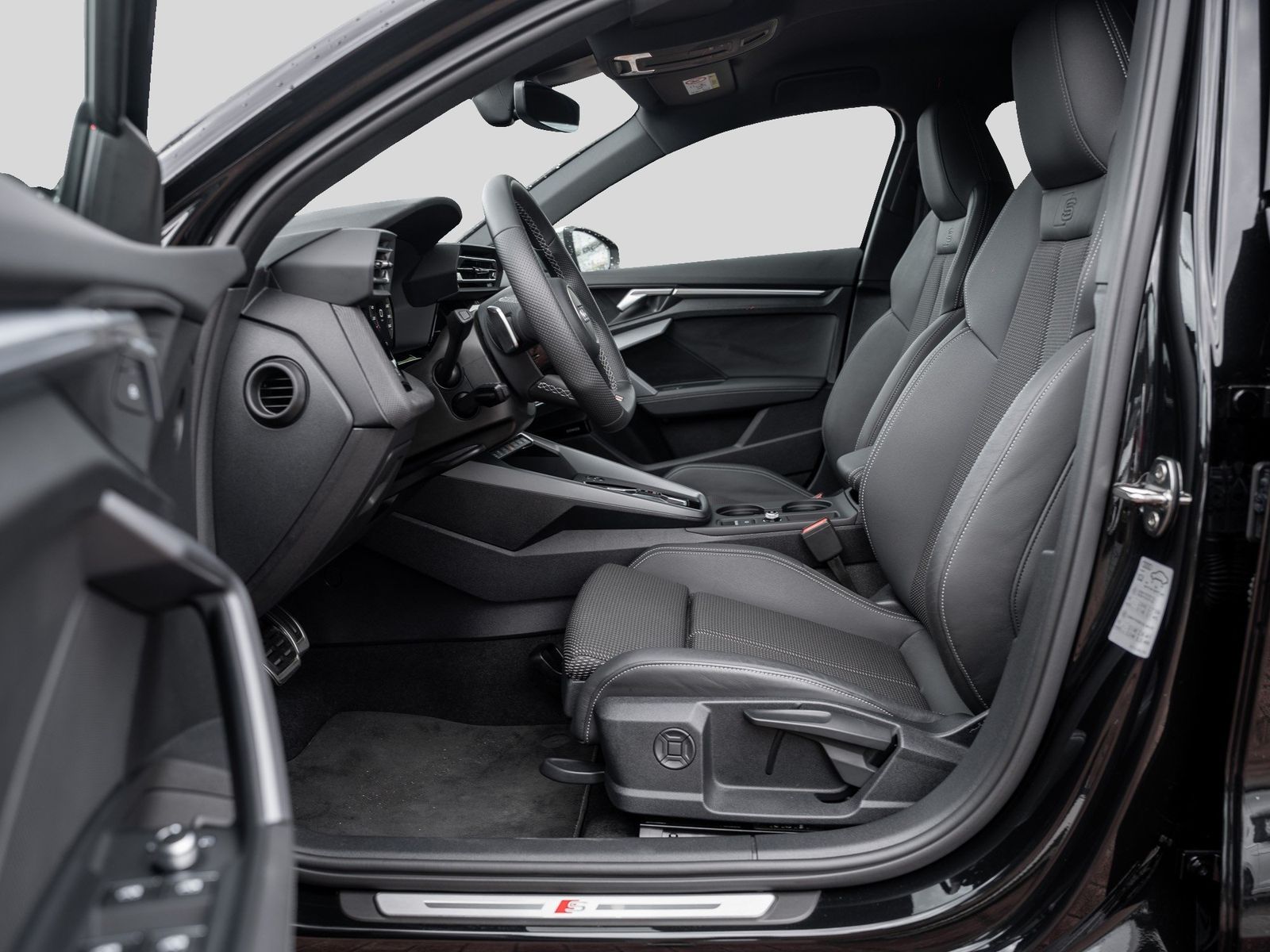 Audi S3 2025 г. Чёрный, пробег 21490 км