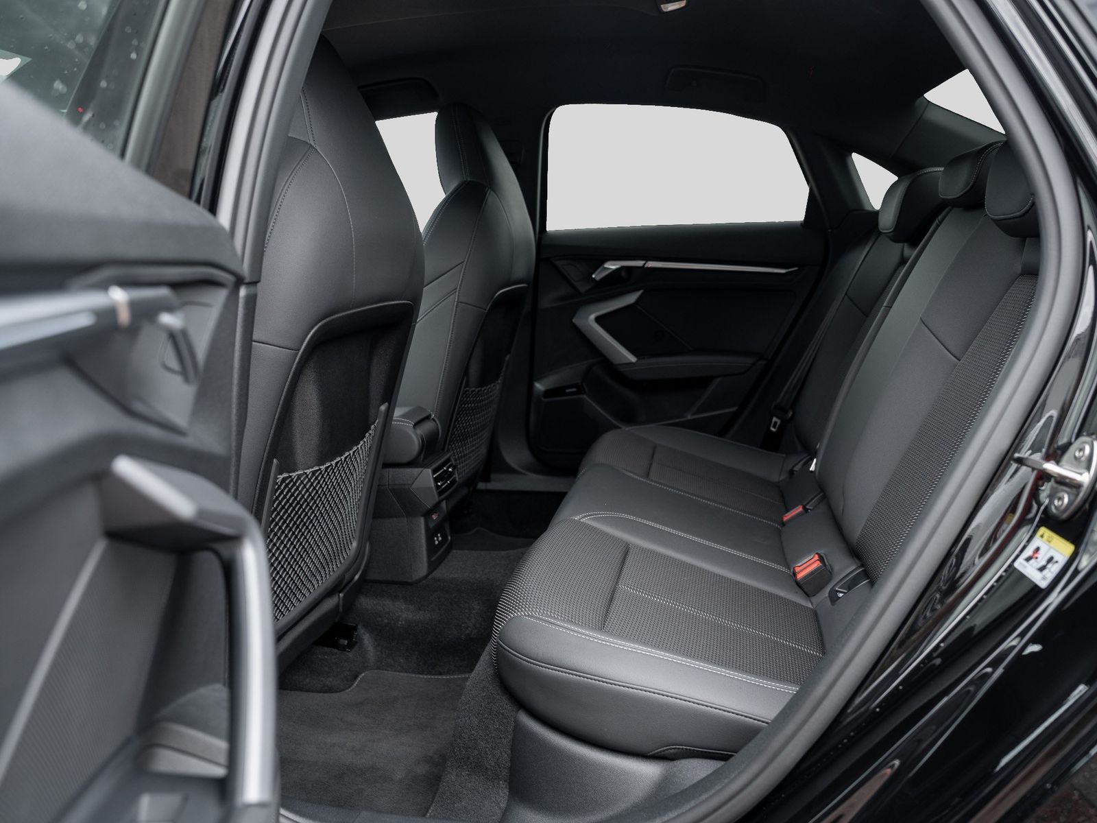 Audi S3 2025 г. Чёрный, пробег 21490 км