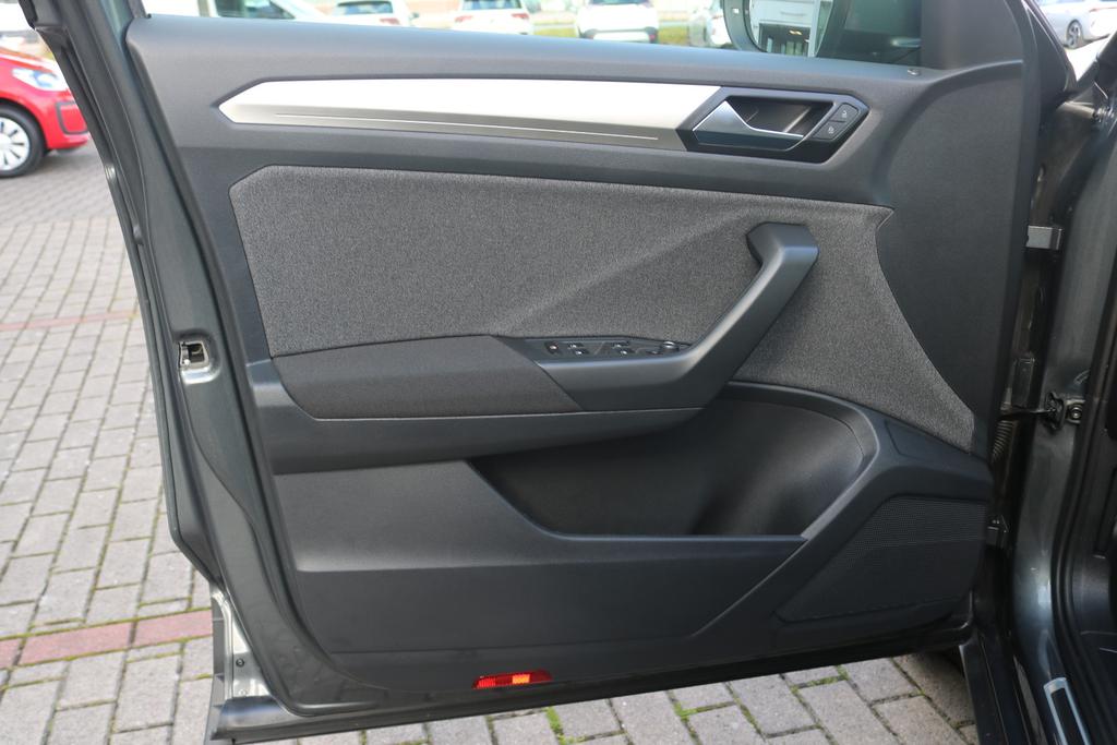 Volkswagen T-Roc 2023 г. Серый, пробег 47610 км