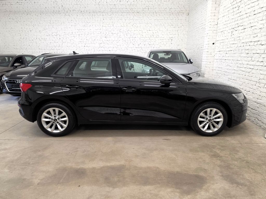 Audi A3 2022 г. Чёрный, пробег 43000 км