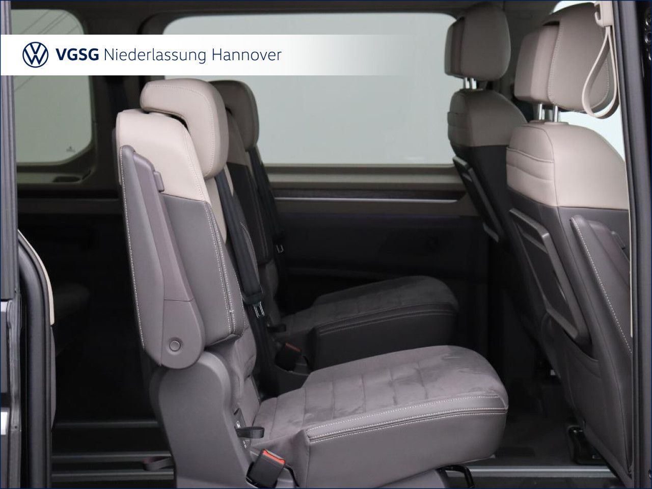 Volkswagen T7 MULTIVAN 2025 г. Чёрный, пробег 21554 км