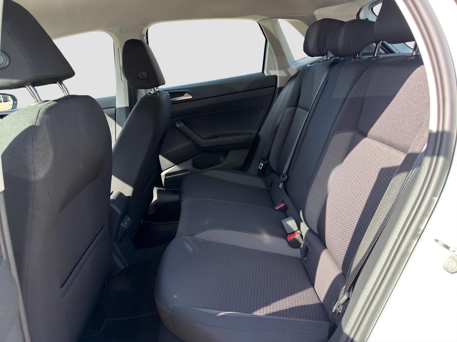 Volkswagen Polo 2023 г. Белый, пробег 13200 км