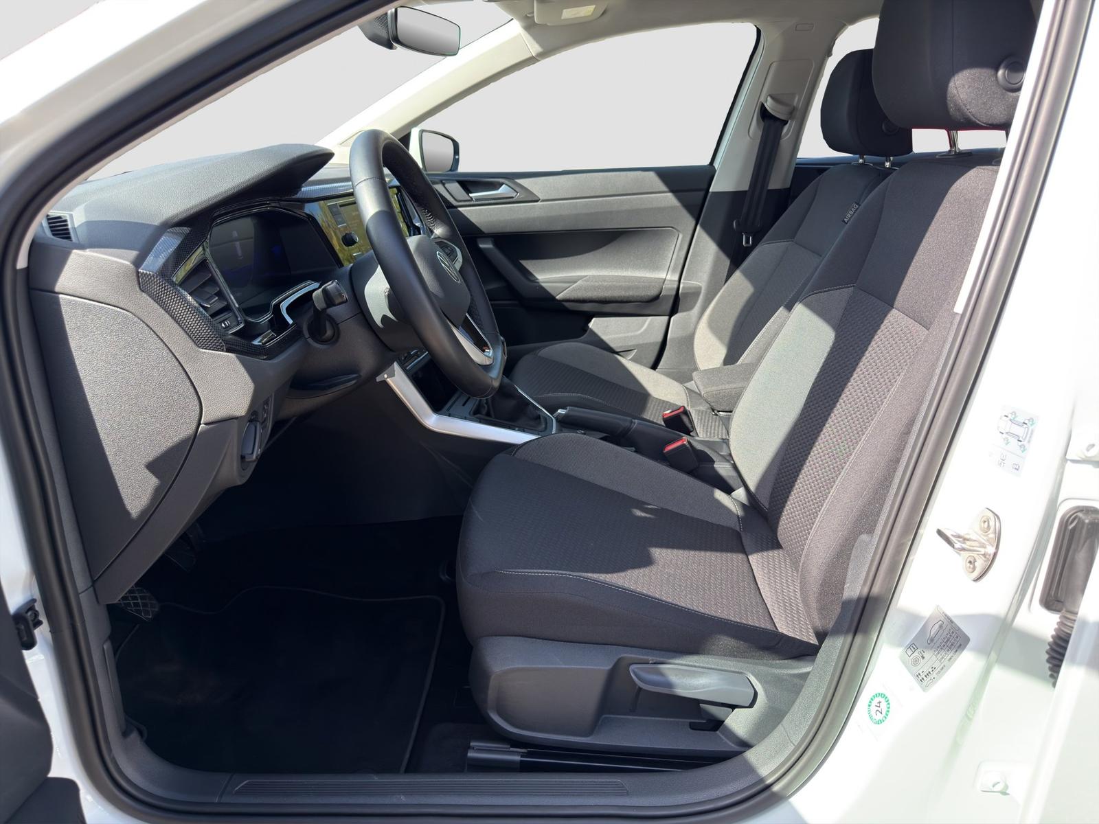 Volkswagen Polo 2023 г. Белый, пробег 13200 км