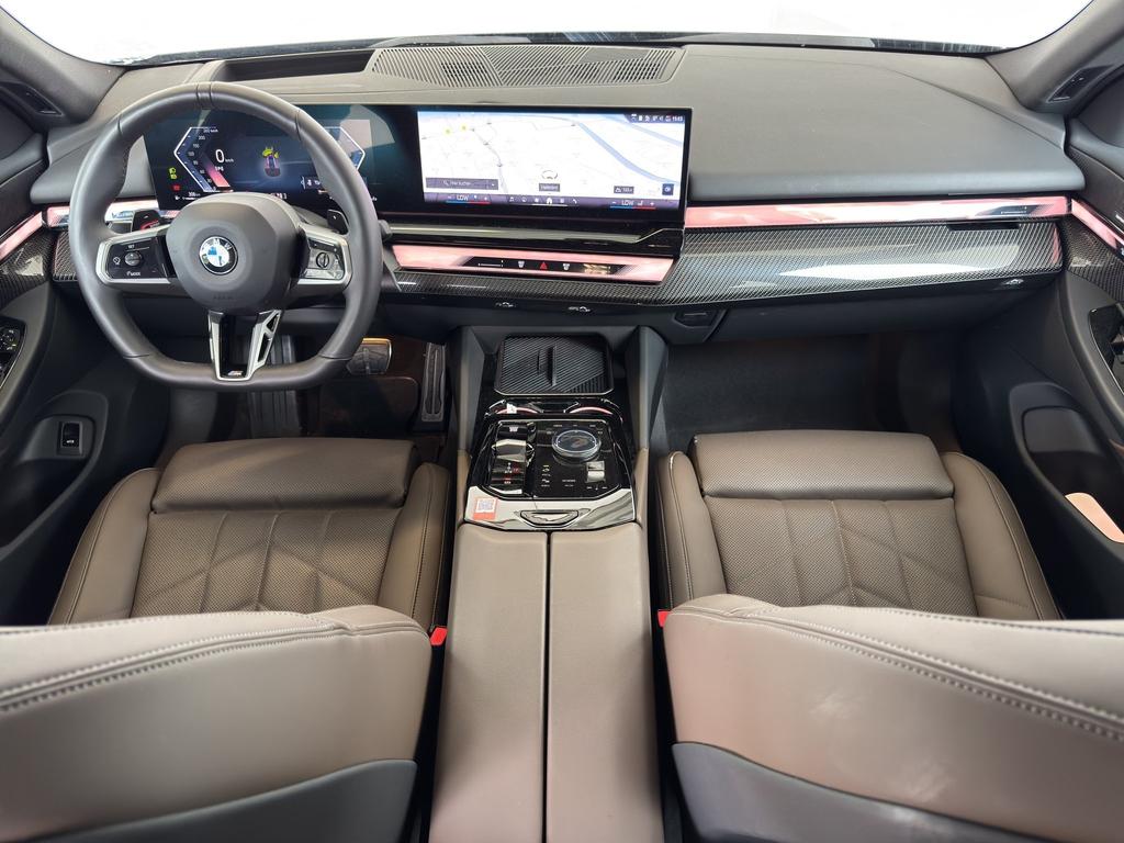 BMW 520 2025 г. Чёрный, пробег 27780 км