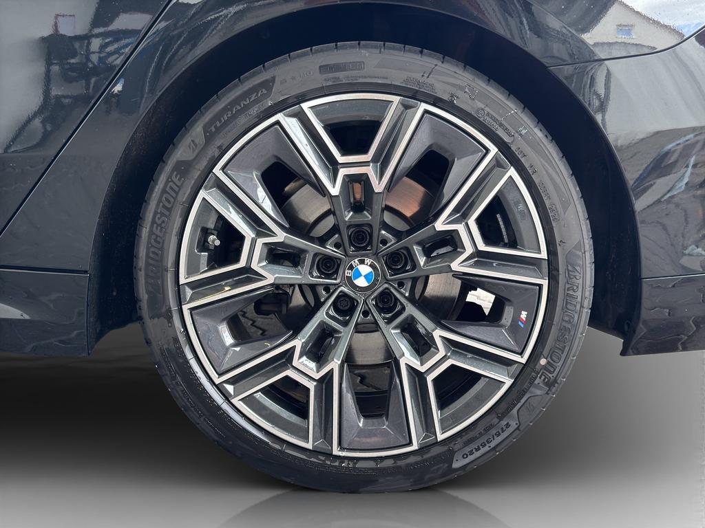 BMW 520 2025 г. Чёрный, пробег 27780 км