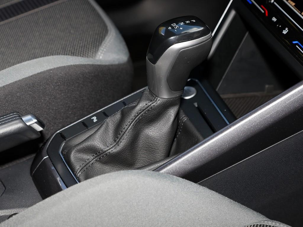 Volkswagen Polo 2022 г. Красный, пробег 34730 км