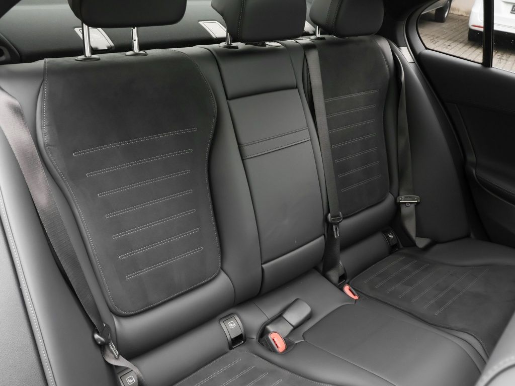 Mercedes-Benz C 200 2025 г. Чёрный, пробег 8576 км
