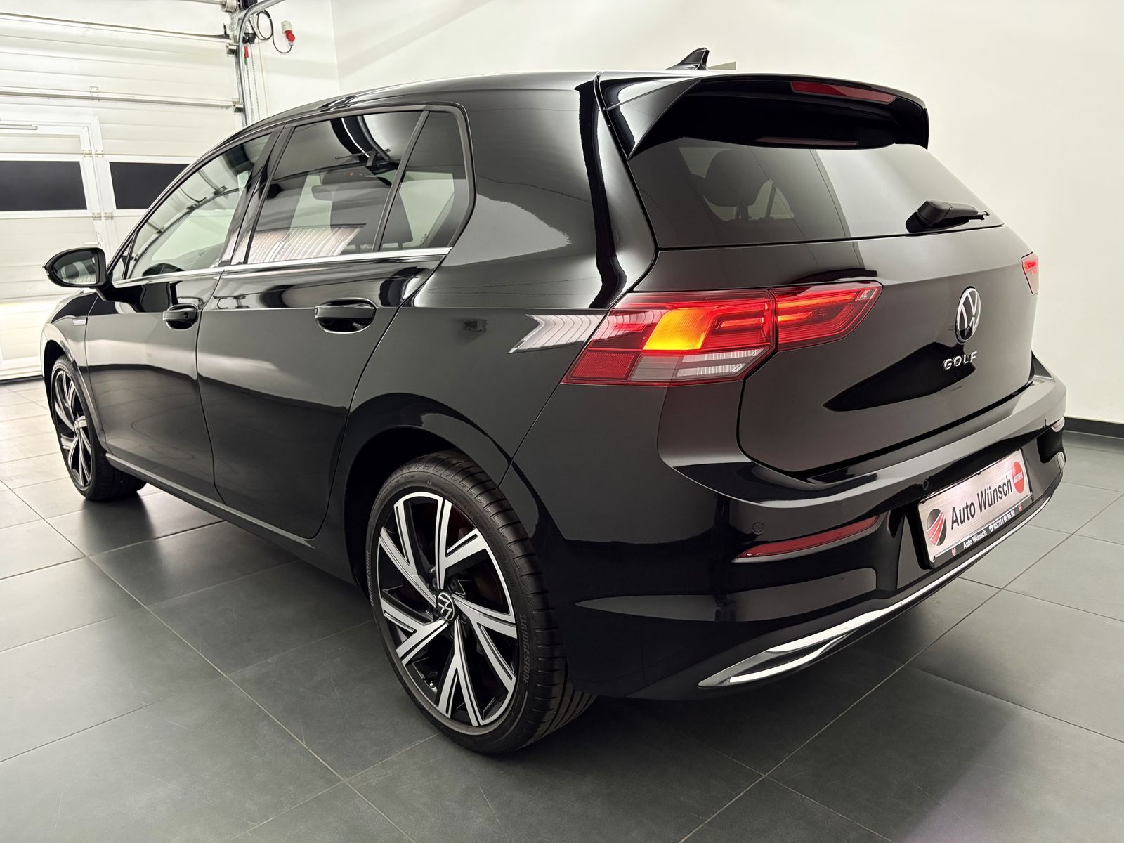 Volkswagen Golf 2024 г. Чёрный, пробег 45790 км