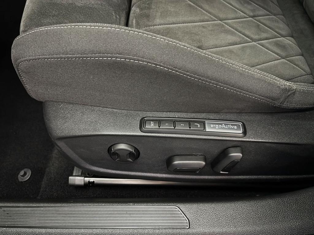 Volkswagen Golf 2024 г. Чёрный, пробег 45790 км
