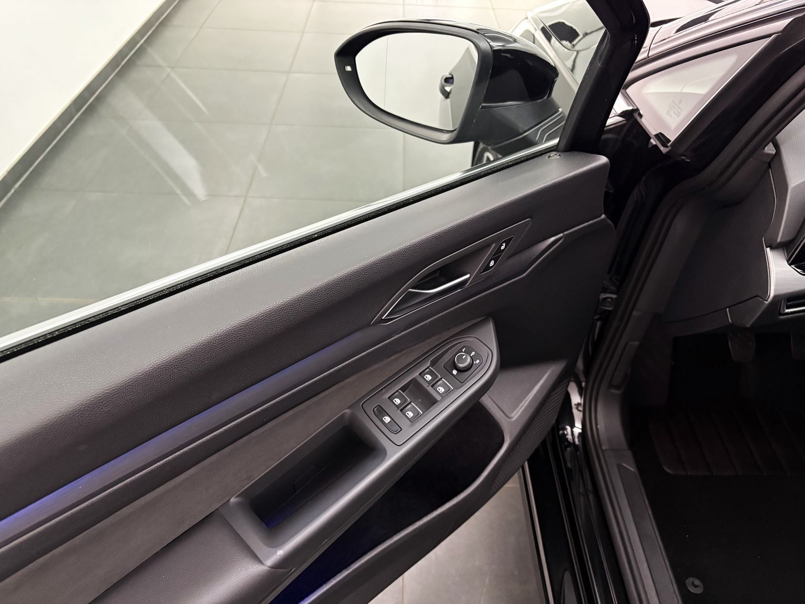 Volkswagen Golf 2024 г. Чёрный, пробег 45790 км