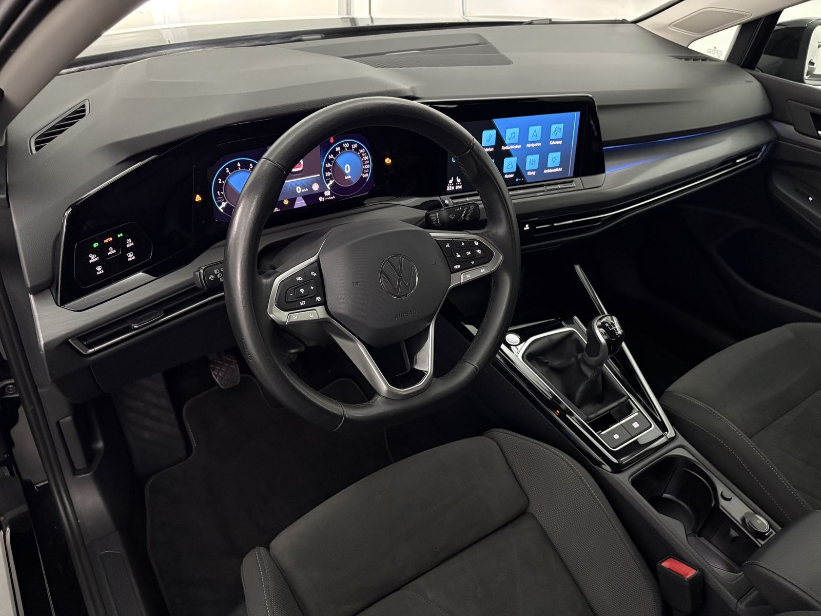 Volkswagen Golf 2024 г. Чёрный, пробег 45790 км