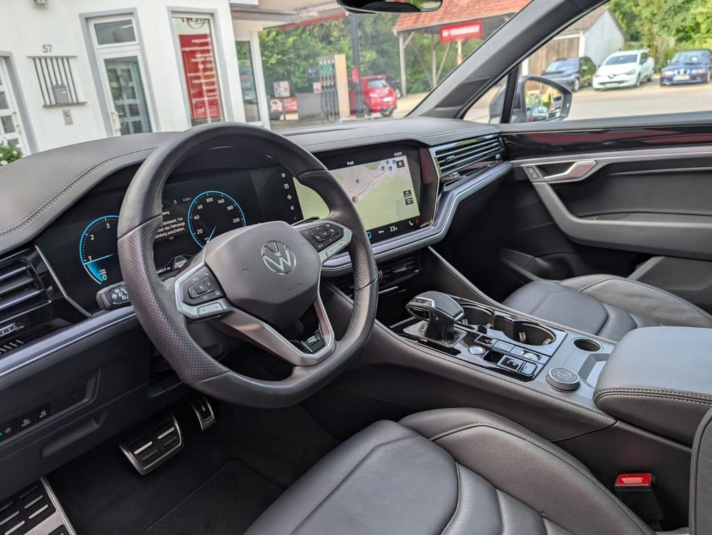 Volkswagen Touareg 2025 г. Серый, пробег 37850 км