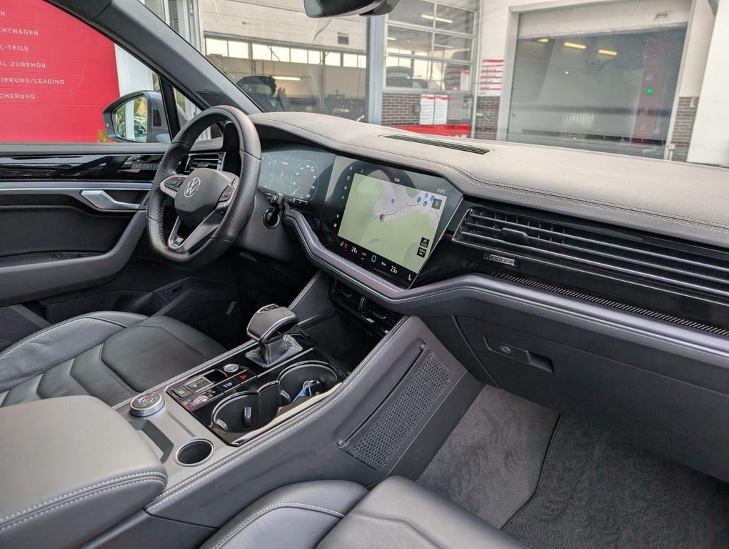 Volkswagen Touareg 2025 г. Серый, пробег 37850 км