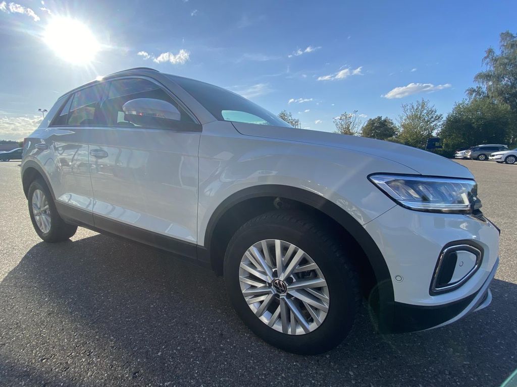 Volkswagen T-Roc 2023 г. Белый, пробег 42706 км
