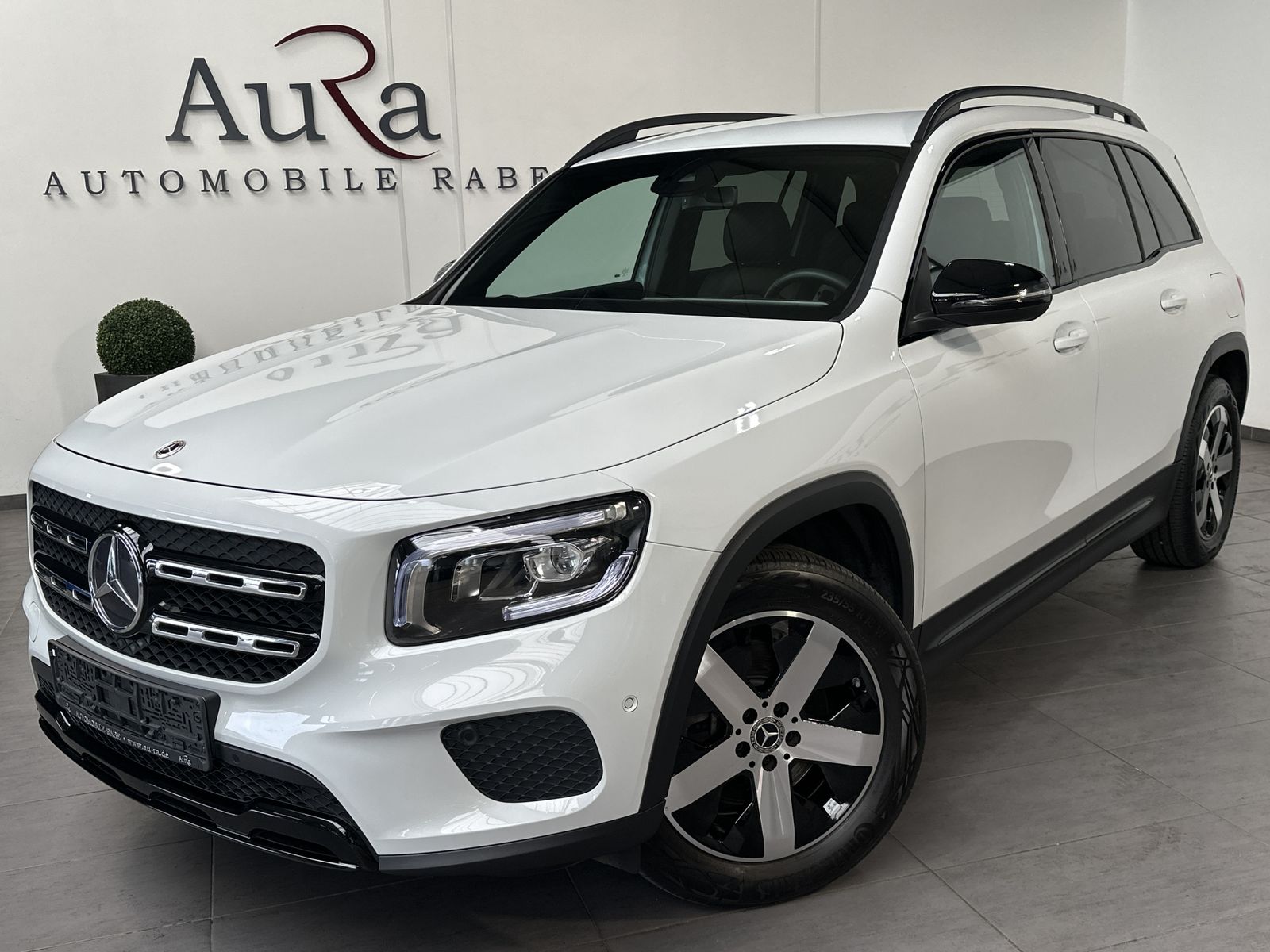 Mercedes-Benz GLB 200 2022 г. Белый, пробег 52750 км