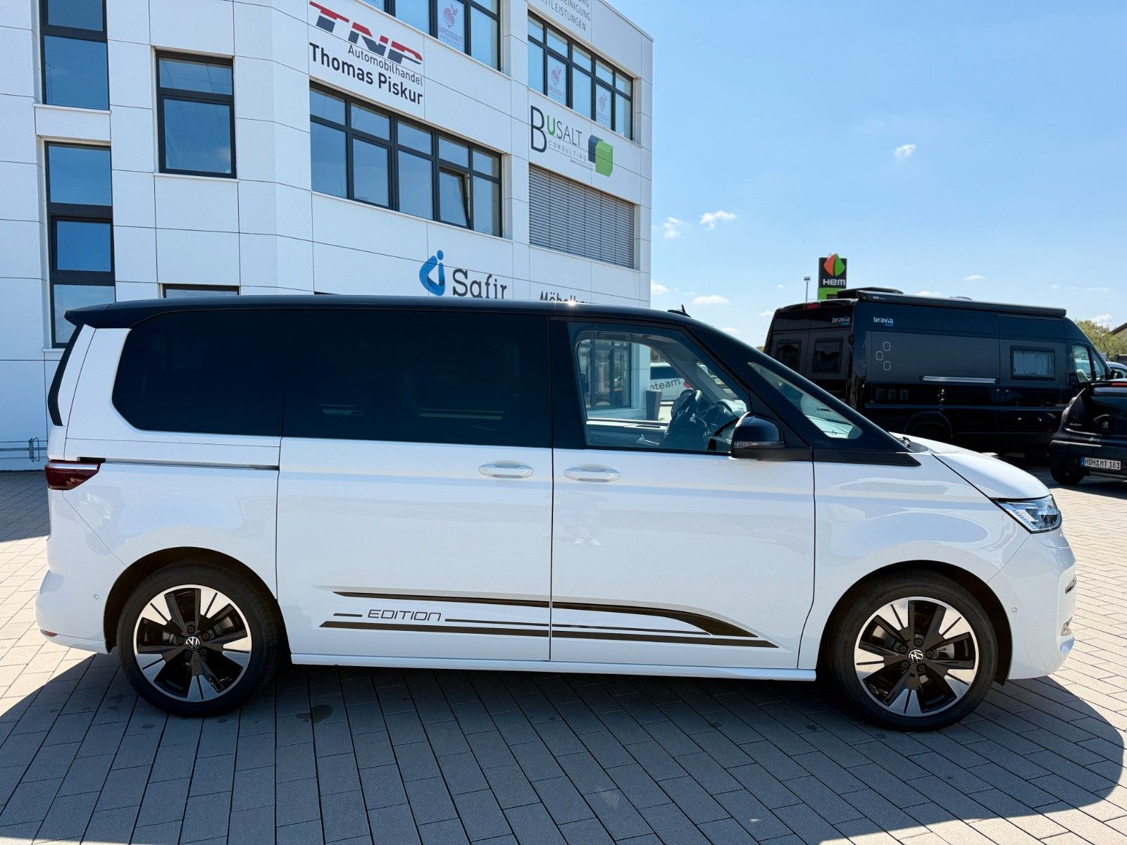 Volkswagen T7 MULTIVAN 2026 г. Белый, пробег 2900 км