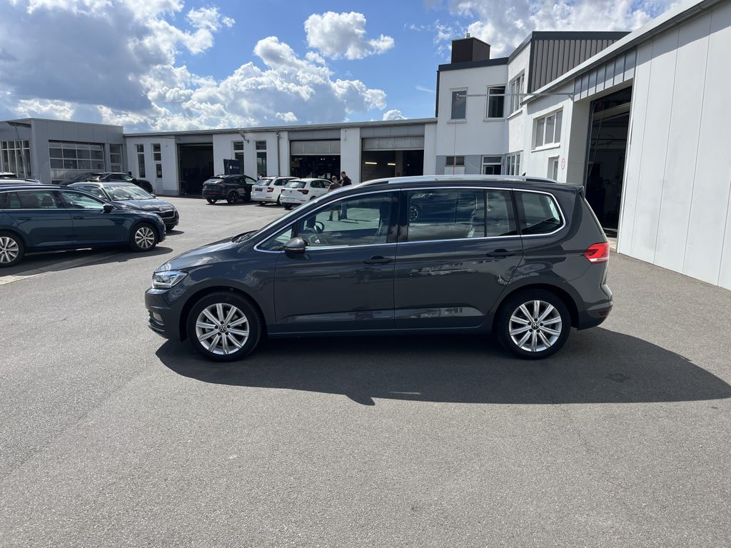 Volkswagen Touran 2022 г. Серый, пробег 29262 км