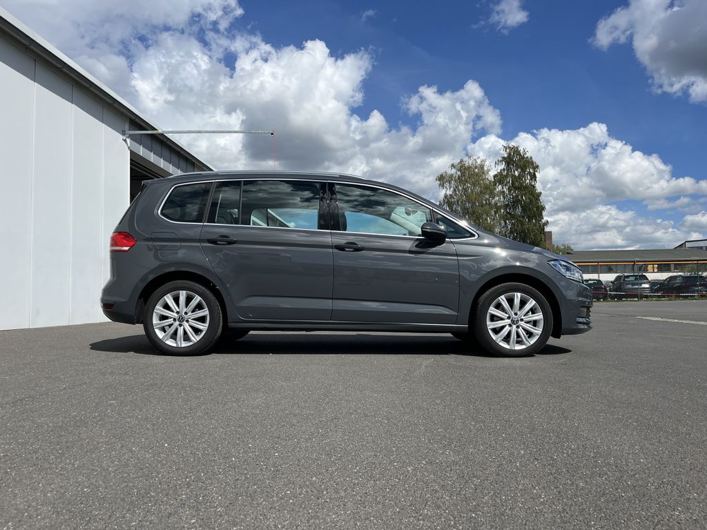 Volkswagen Touran 2022 г. Серый, пробег 29262 км