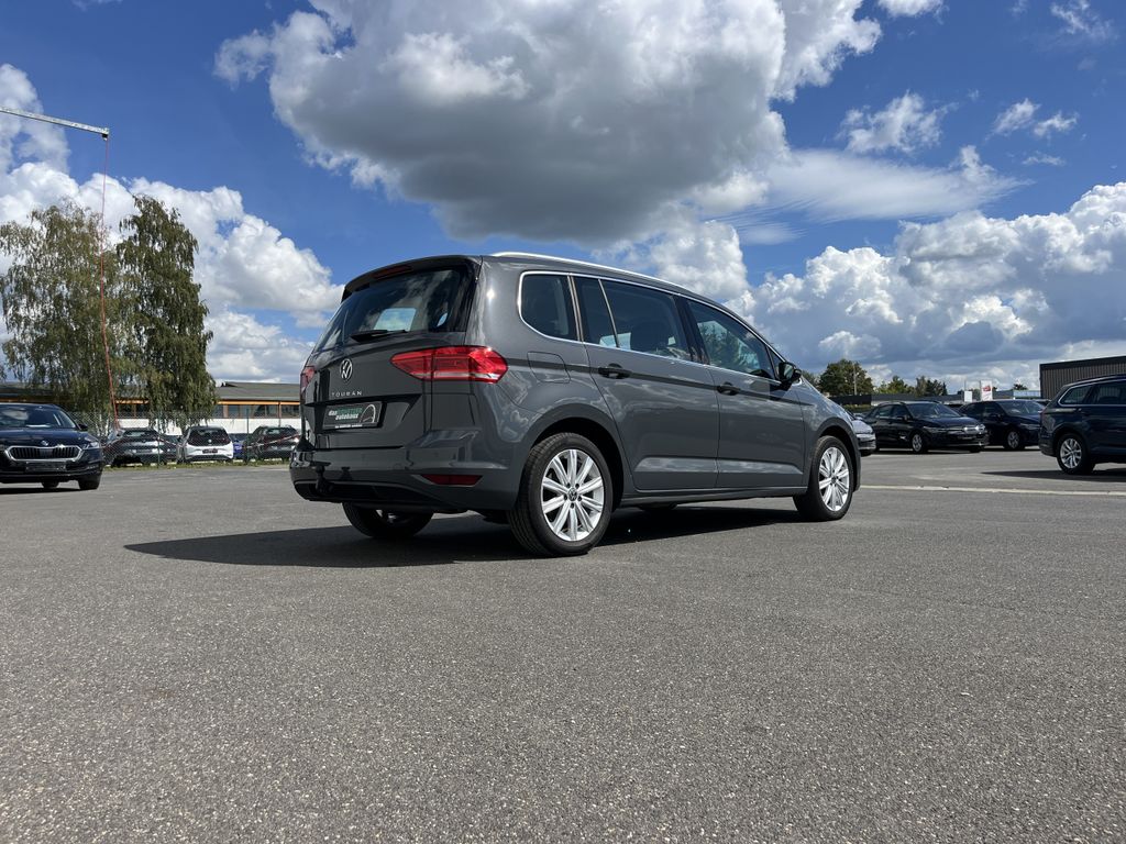 Volkswagen Touran 2022 г. Серый, пробег 29262 км