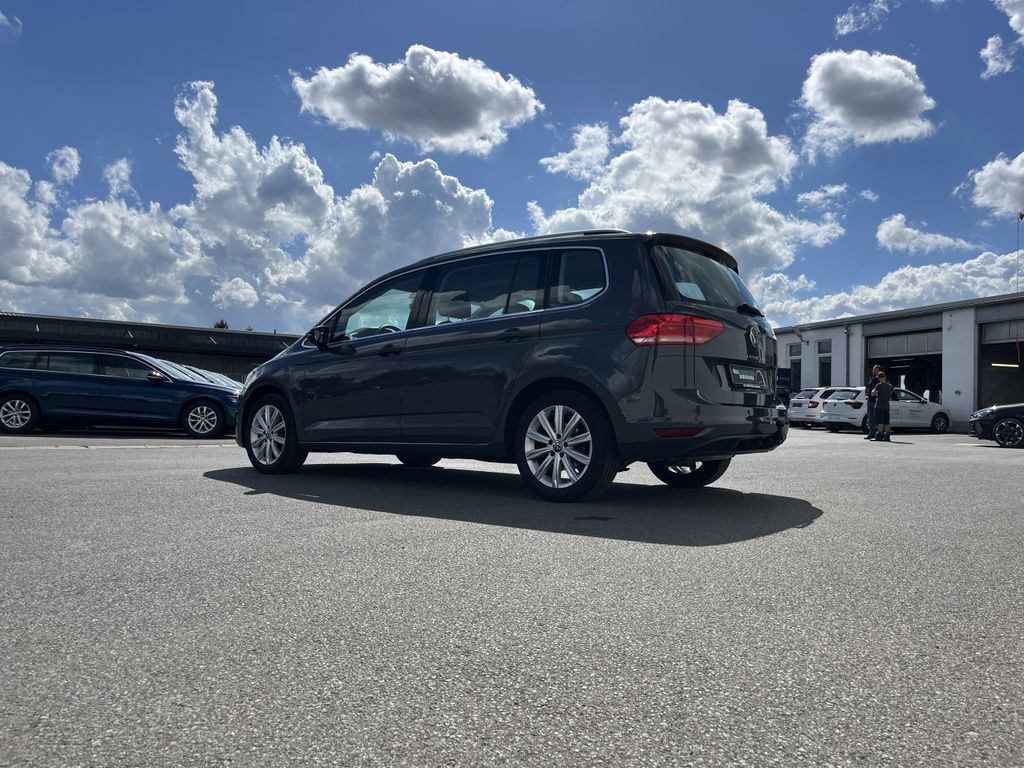 Volkswagen Touran 2022 г. Серый, пробег 29262 км