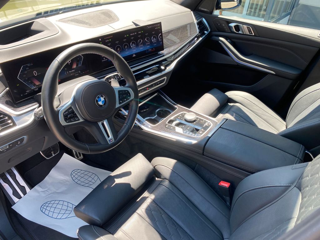 BMW X7 M60 2022 г. Зелёный, пробег 25850 км