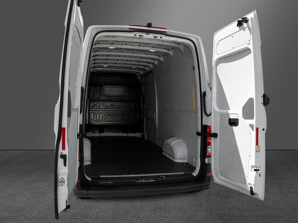 Volkswagen CRAFTER 2022 г. Белый, пробег 55778 км