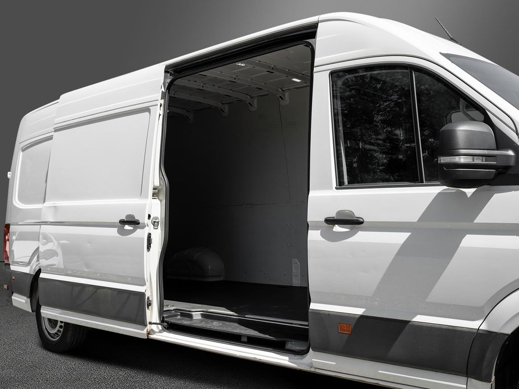 Volkswagen CRAFTER 2022 г. Белый, пробег 55778 км