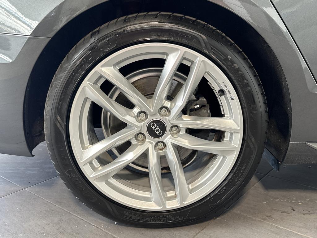 Audi A4 2023 г. Серый, пробег 42750 км