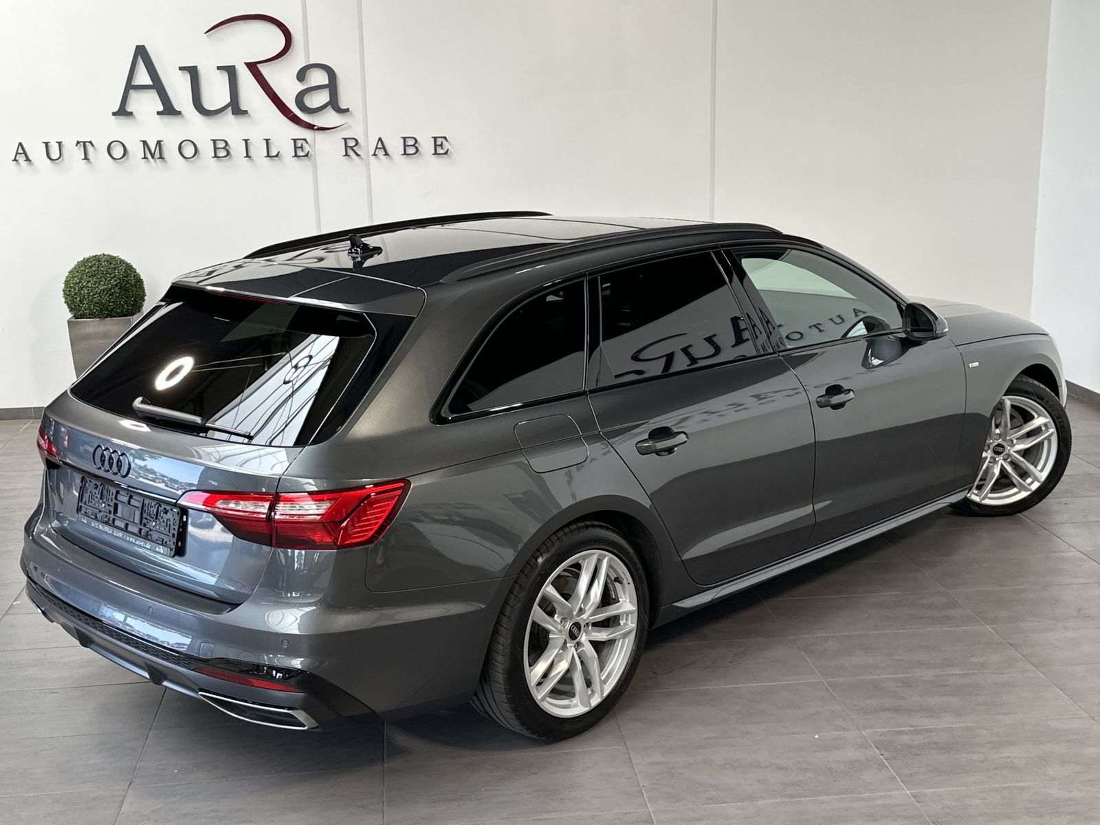 Audi A4 2023 г. Серый, пробег 42750 км