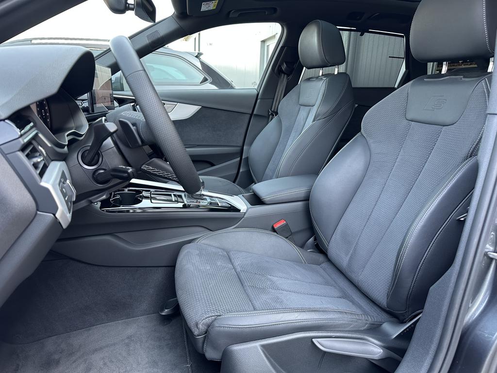 Audi A4 2023 г. Серый, пробег 42750 км